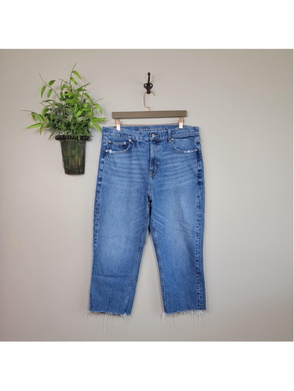 AE 14 American Eagle Super High Rise Straight Crop Jeans Medium Wash Frayed Raw